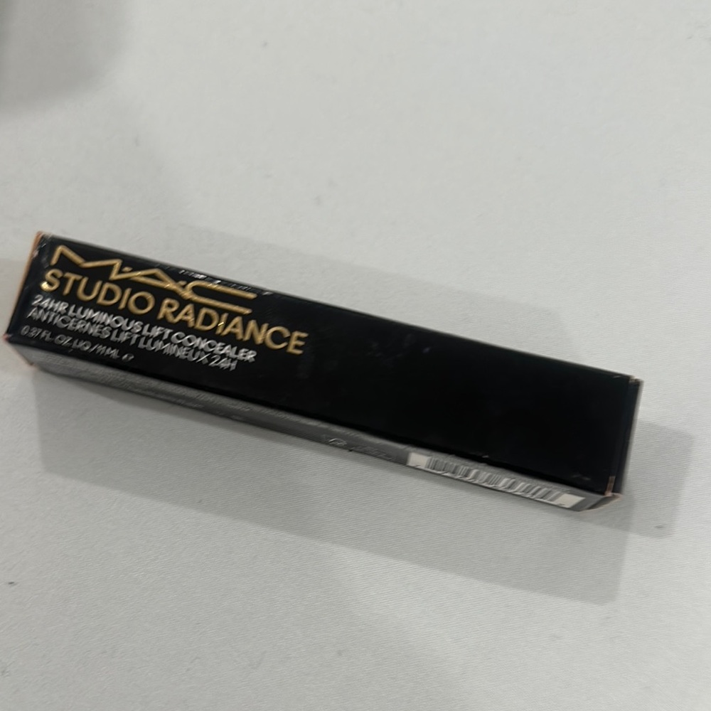 MAC Studio Radiance Concealer